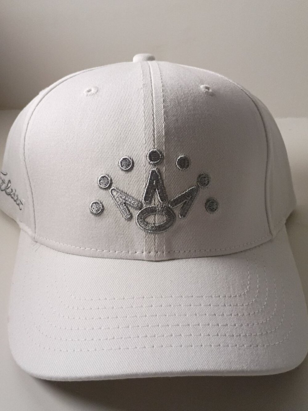 NEW RARE White /Gray Scotty Cameron Putters Titleist Hat O/S Adjustable Golf Cap